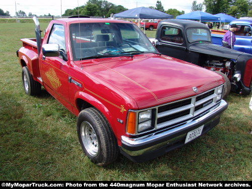 Dodge Lil Red Dakota pickup