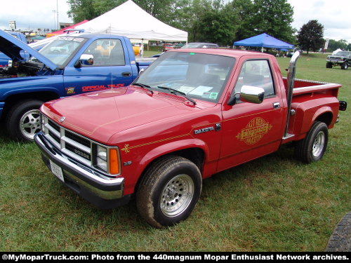 Dodge Lil Red Dakota